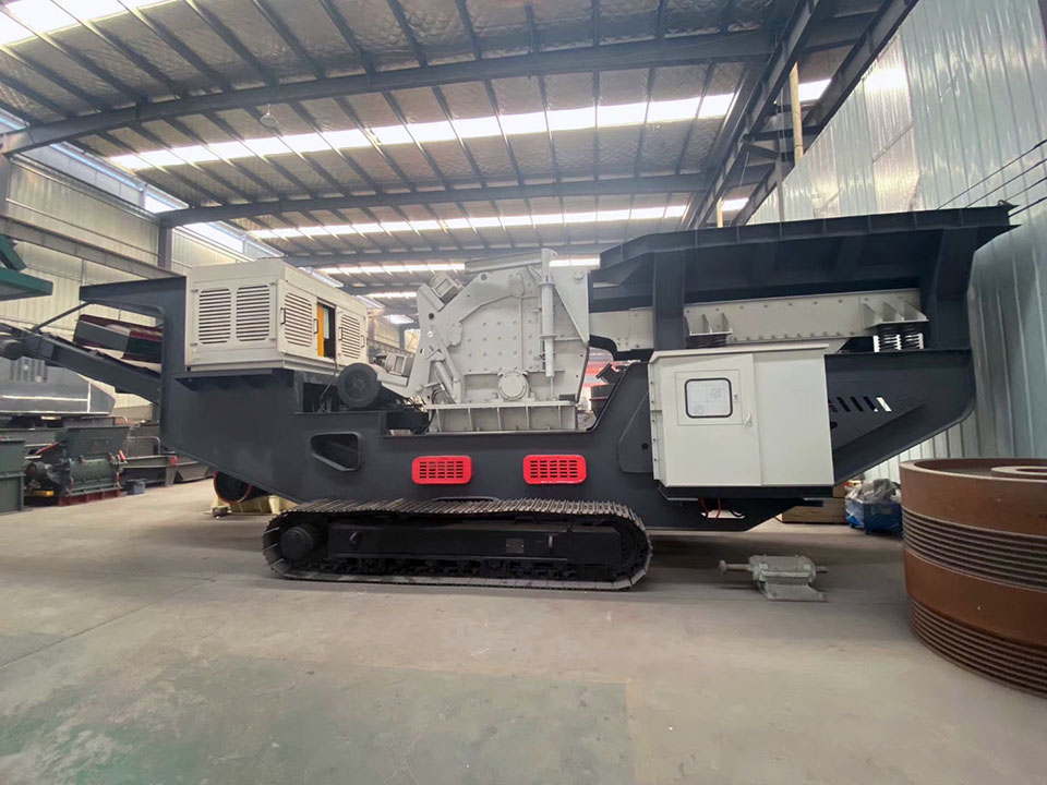 反擊式移動（dòng）破碎（suì）站